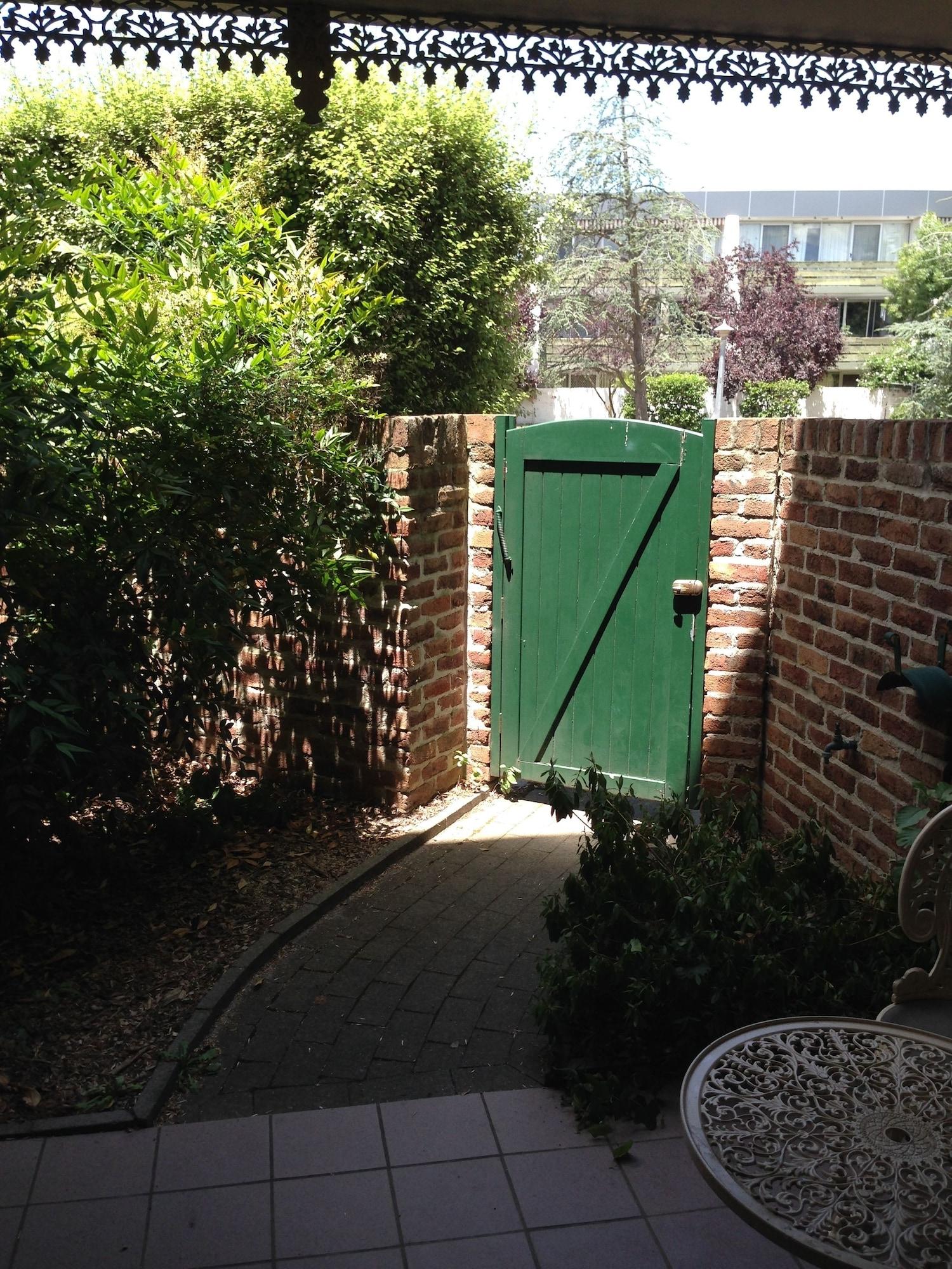 Adina Serviced Apartments Canberra Kingston Exterior photo