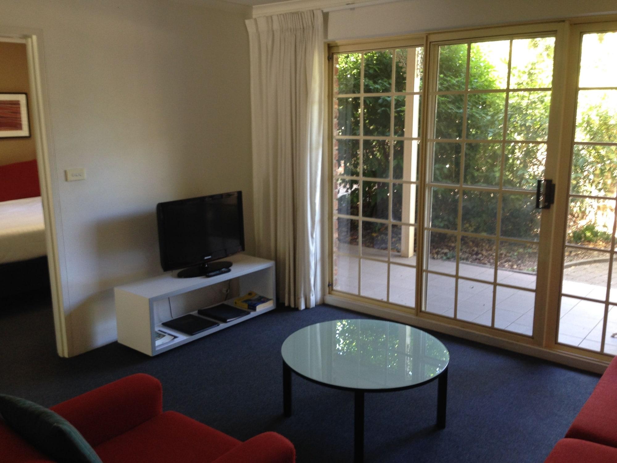 Adina Serviced Apartments Canberra Kingston Exterior photo