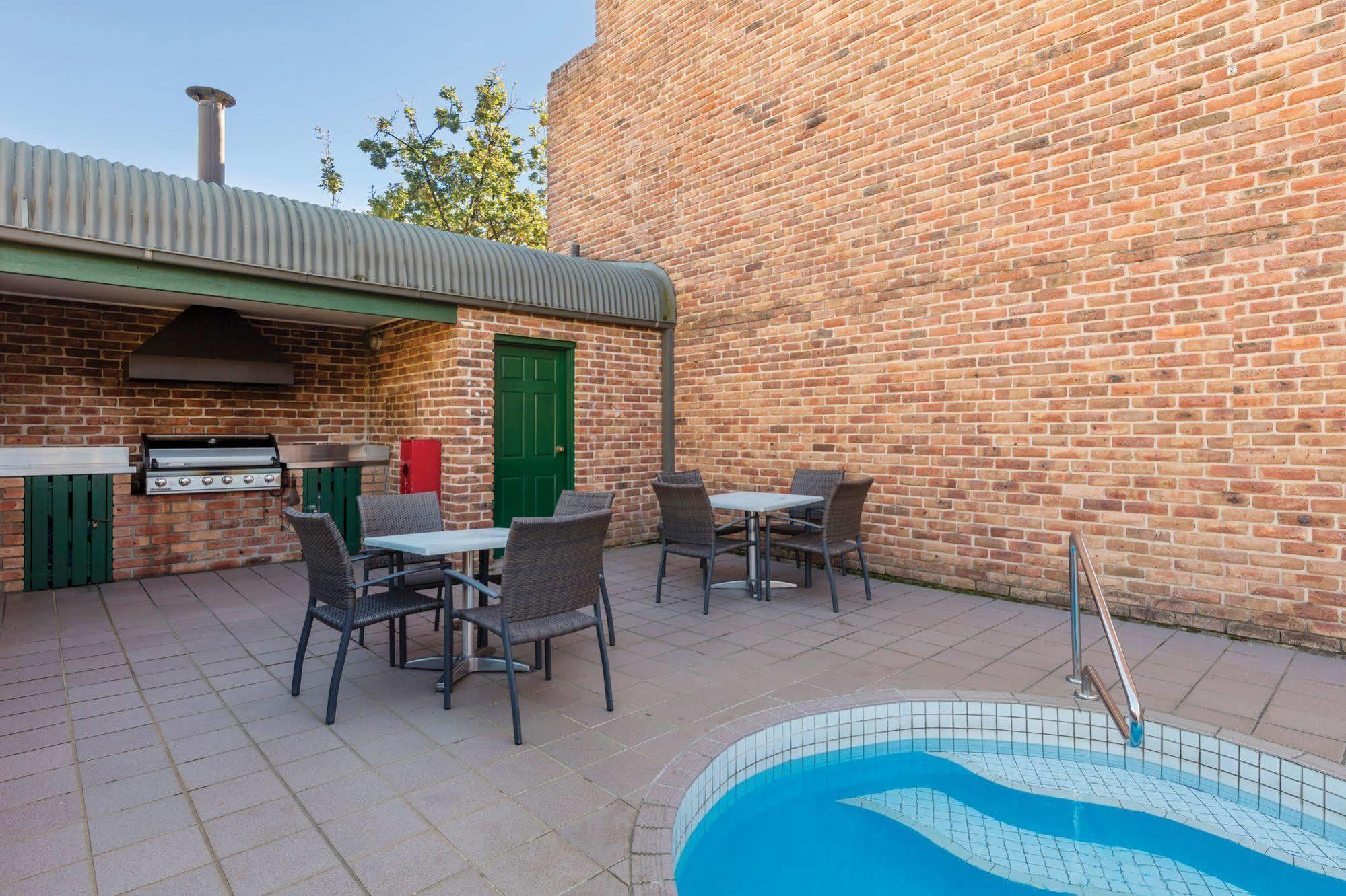 Adina Serviced Apartments Canberra Kingston Exterior photo